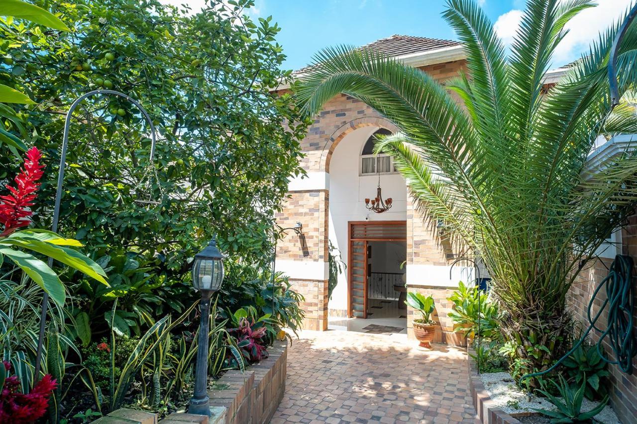 בוקארמנגה Serenity Suites Casa Boutique מראה חיצוני תמונה