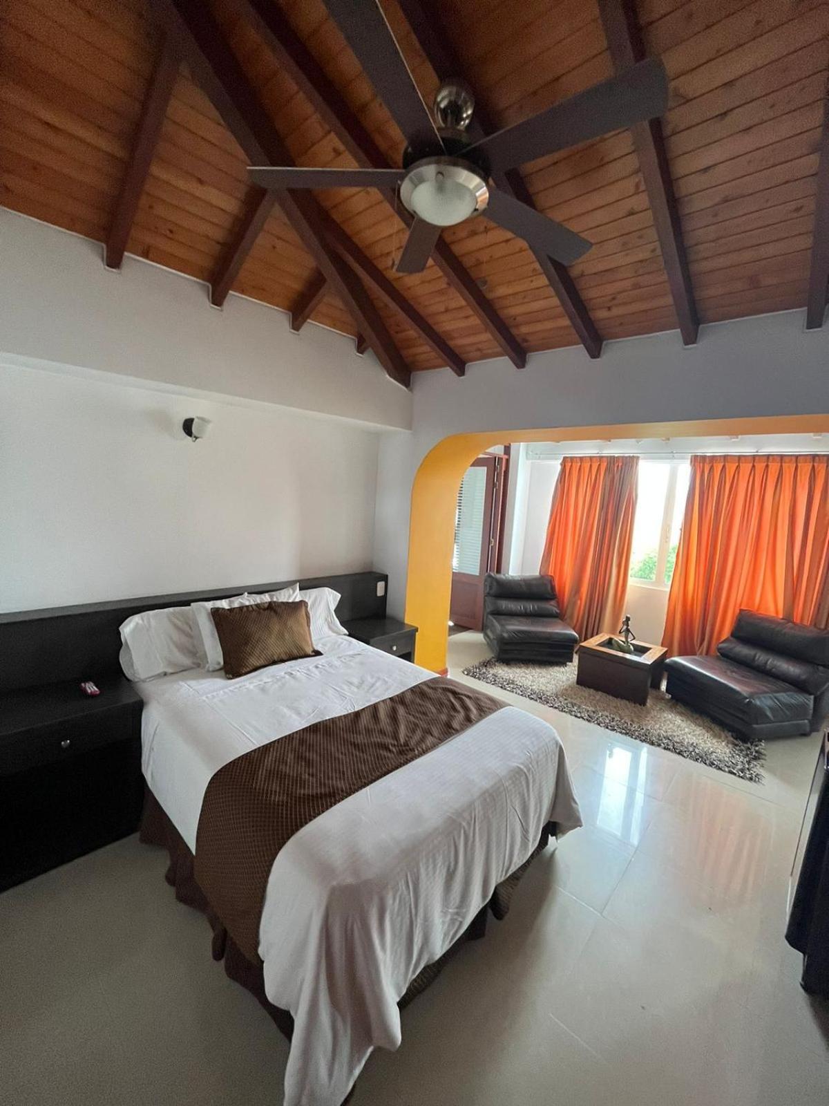 בוקארמנגה Serenity Suites Casa Boutique מראה חיצוני תמונה