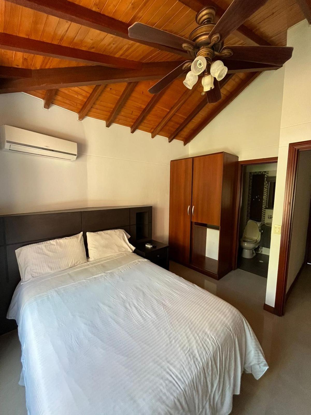 בוקארמנגה Serenity Suites Casa Boutique מראה חיצוני תמונה