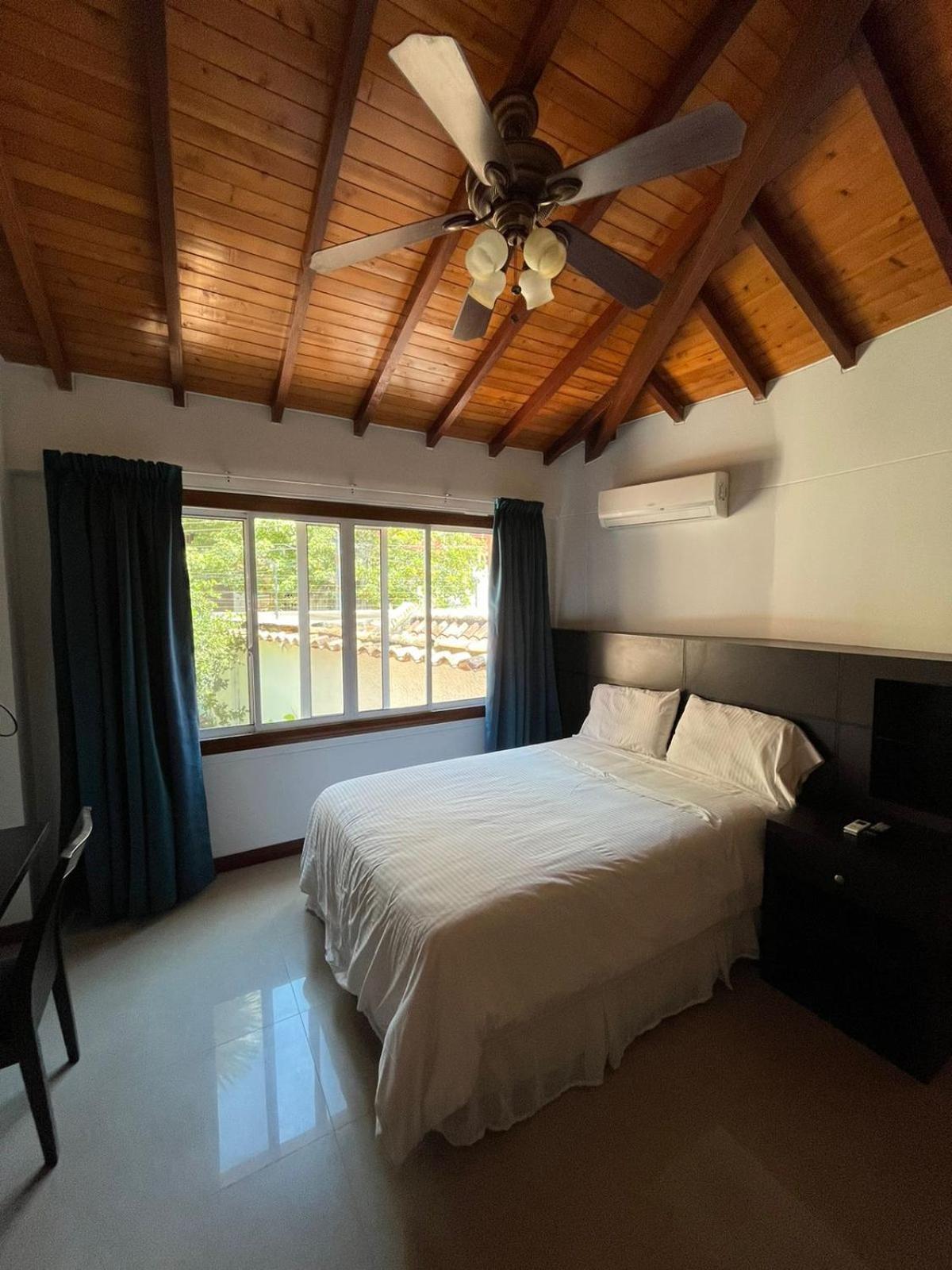 בוקארמנגה Serenity Suites Casa Boutique מראה חיצוני תמונה